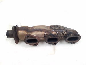  Exhaust manifold 