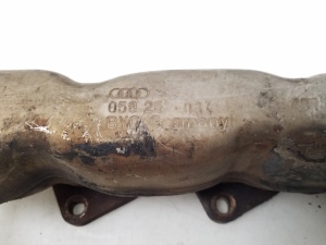  Exhaust manifold 