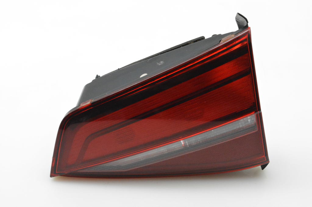 Volkswagen Jetta VII (2021–2026) Tail light on trunk lid 5C6945094 Volkswagen Jetta VII (2021–2026) Tail light on trunk lid 5C6945094
