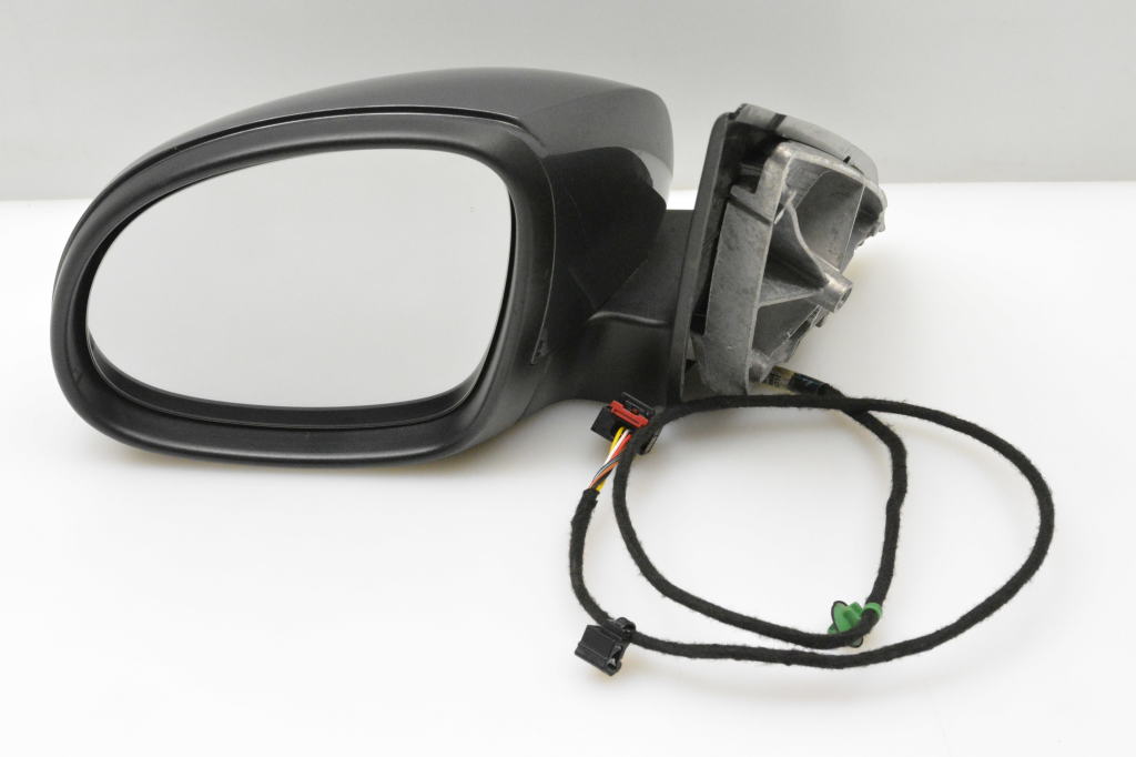 Used Volkswagen Tiguan Side mirror and its details