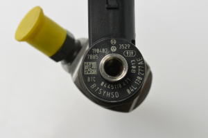  Fuel injector 