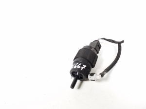 Front windshield washer pump - 8K5955647