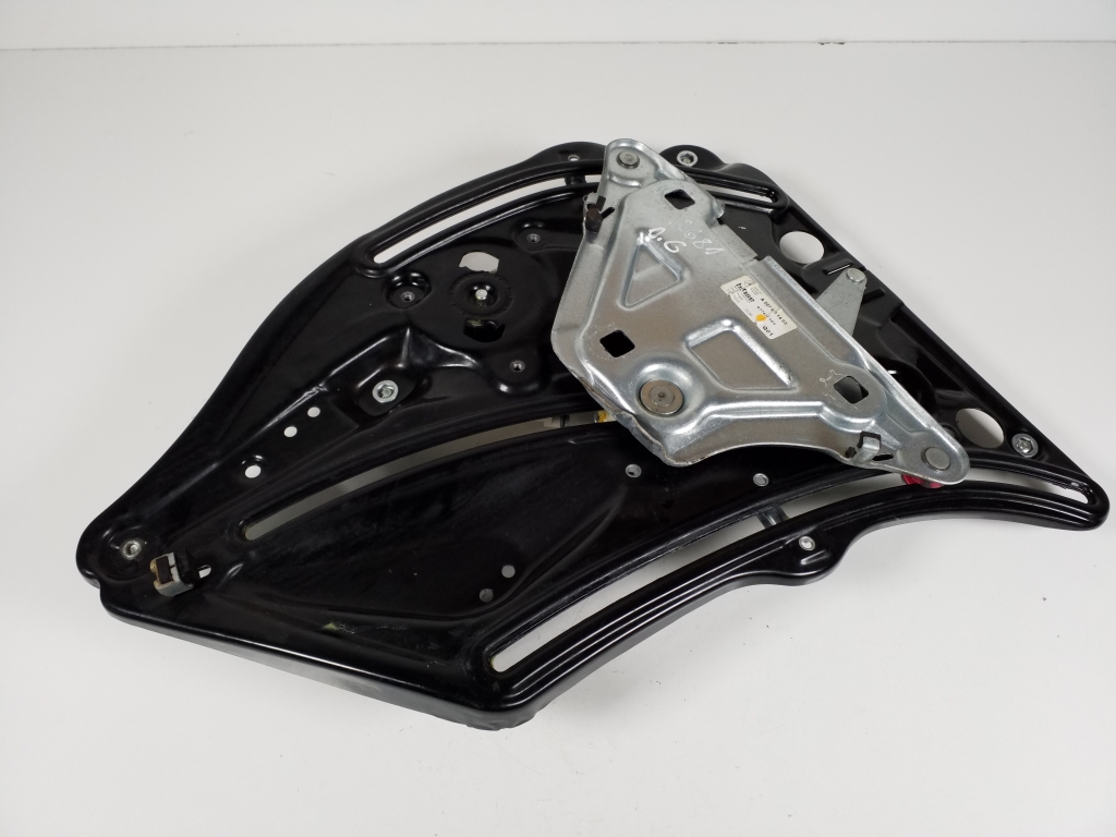 Mercedes Benz E-Class W207 (2009–2017) Rear fork windscreen lifter and its components A2076701403 Mercedes Benz E-Class W207 (2009–2017) Rear fork windscreen lifter and its components A2076701403