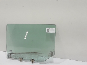 Aizmugurējo sānu durvju stikls - 823010029R