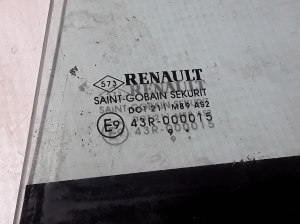 RENAULT Megane III (2008–2016) Aizmugurējo sānu durvju trīsstūrveida stikls 822210015R - 2