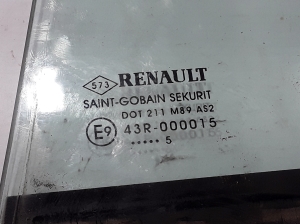 RENAULT Megane III (2008–2016) Aizmugurējo sānu durvju trīsstūrveida stikls 822210015R - 2