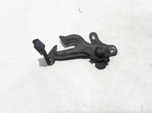 Hood release handle on the hood - 30779840