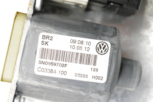 Volkswagen Tiguan (2007–2016) Priekšējo durvju logu pacēlājs 5N2837729F - 2