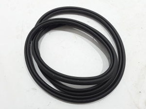  Front door sealing rubber 