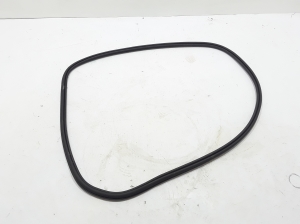  Rear side door sealing rubber 