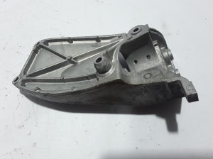   Muffler bracket  - 31370633 