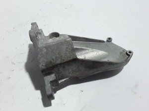 VOLVO XC40 (2017–2026) Schalldämpferhalter 31370633 - 3