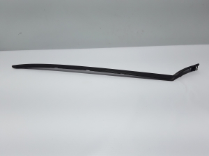   Windscreen strut outer 