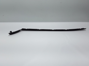  Windscreen strut outer 