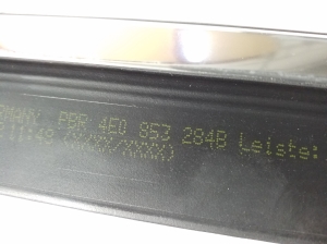 AUDI A8 D3 (2002–2010) Esiukse klaasi välimine liist 4E0853284B - 3
