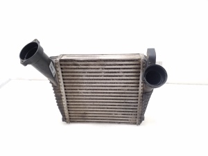 AUDI Q7 (2006–2015) Starpdzesētāja radiators 7L6145803C - 3