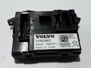 VOLVO XC40 (2017–2026) Vadības bloks 31663963 - 2