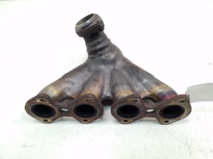  Exhaust manifold 