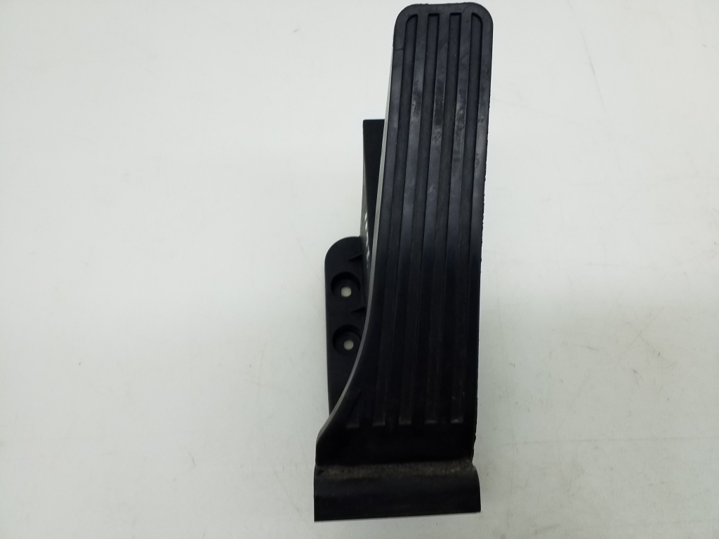 Used Mercedes Benz E-Class Accelerator pedal A2043000004