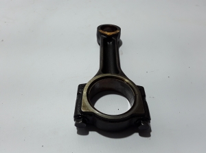  Connecting rod 