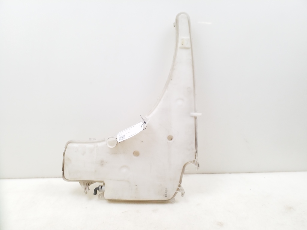 Used BMW 3 SERIES Windscreen washer tank front 7124231 Used BMW 3 SERIES Windscreen washer tank front 7124231