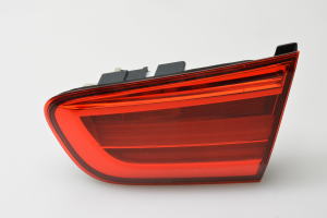 Tail light on trunk lid - 7359020