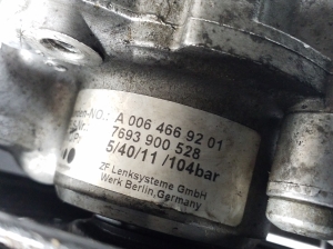 Mercedes Benz C-Class 204 (2007–2014) Roolivõimendi pump A0064669201 - 2