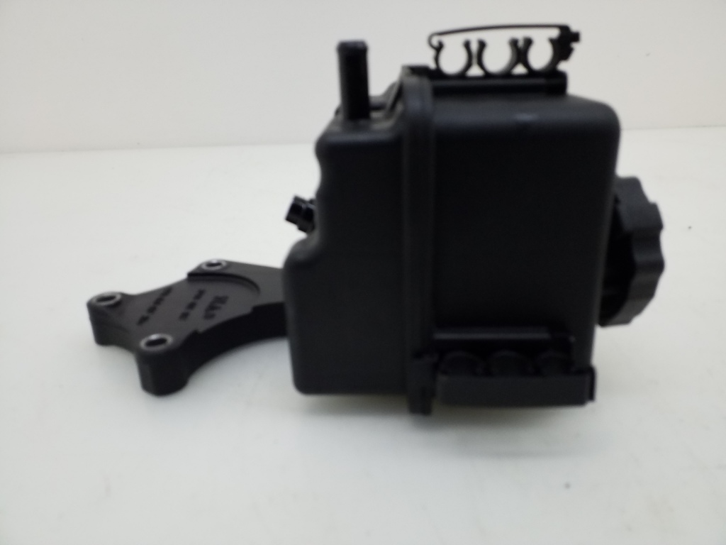 MERCEDES-BENZ E-Class W212/S212/C207/A207 (2009-2016) Servostyringspumpetank 20976461