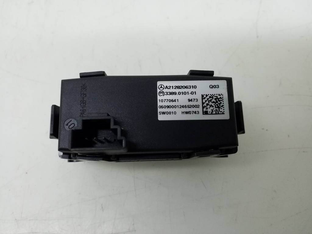 Used Mercedes Benz E-Class Switch and its parts A2128206310