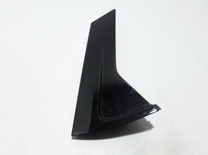  Rear side door tray 