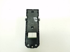 LEXUS NX (2014–2021) Priekšējo durvju stikla slēdzis 8404078020 - 2