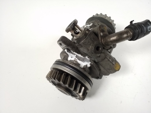 Volkswagen Phaeton (2002–2017) Power steering pump 070145249 - 4