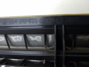Mercedes Benz E-Class W212 (2009–2015) Lüftungsgitter Kotflügel hinten A2128300242 - 2