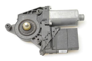 Hinterer Seitentür-Fensterhebermotor - 0130821697
