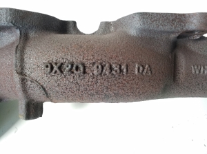  Exhaust manifold 