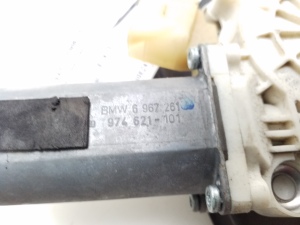 BMW X6 E71 (2008–2014) Front door window regulator and its parts - 2
