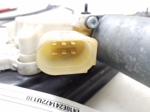 BMW X6 E71 (2008–2014) Front door window regulator and its parts - 4
