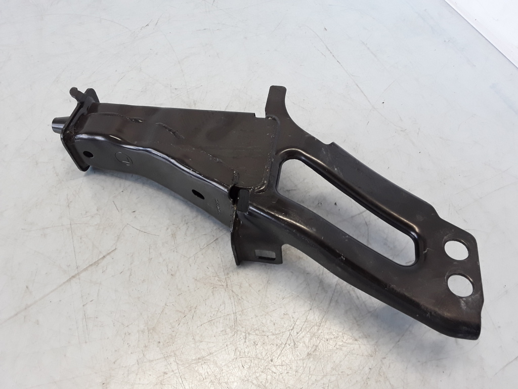 Used VOLVO S60 Another detail of the front bumper beam 31329799