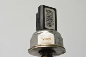 Ford Focus (2004–2011) Fuel rail pressure sensor 5WS40039 - 3