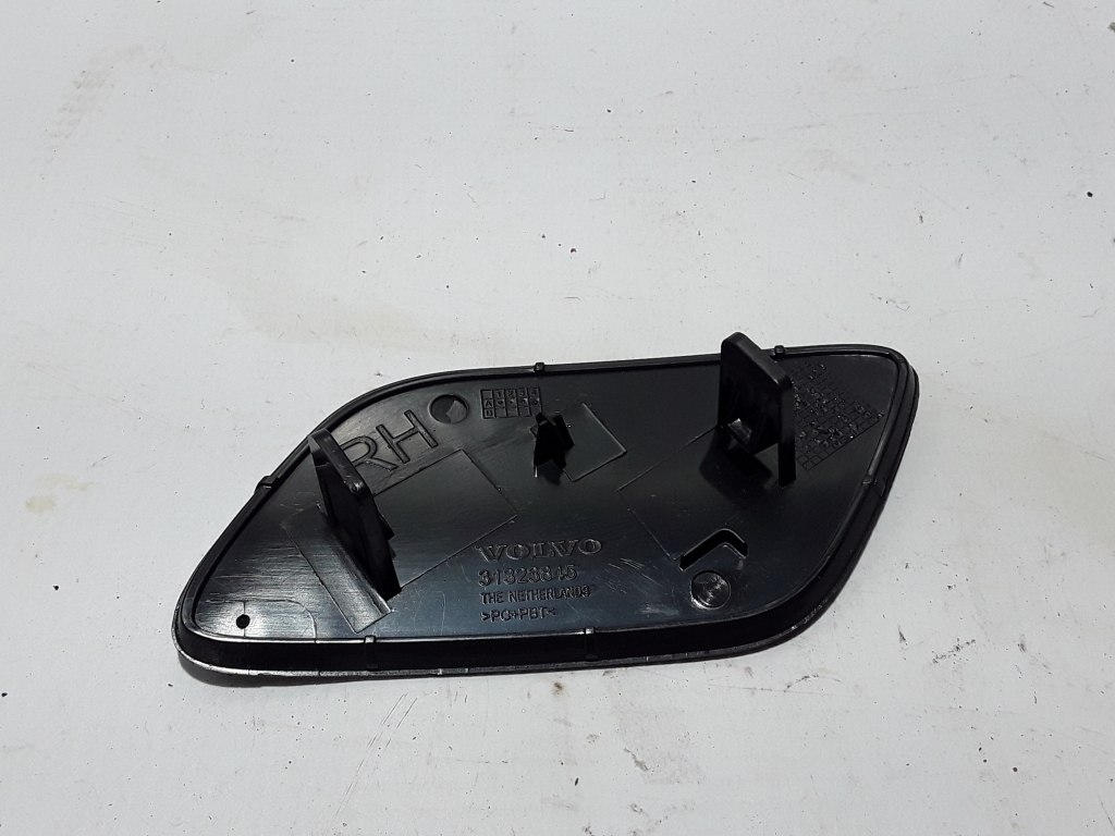 VOLVO V60 1 generation (2010-2020) Capuchon de couvercle de lave-phare côté droit 39820330, 31323845 22388892