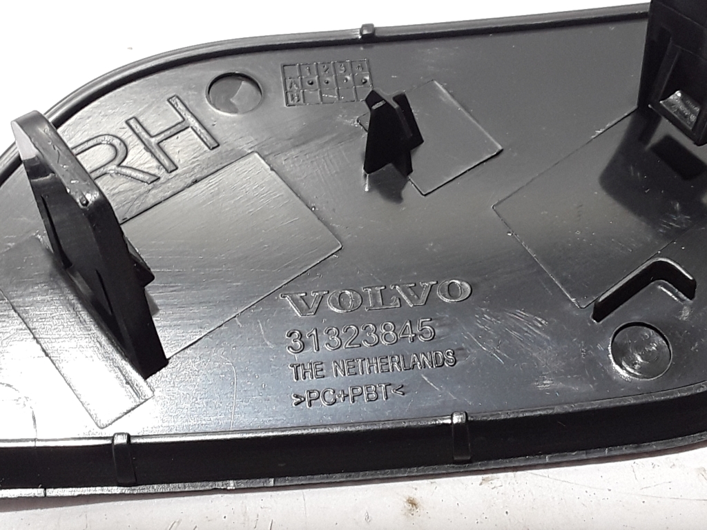 VOLVO V60 1 generation (2010-2020) Right Side Headlight Washer Cover Cap 39820330, 31323845 22388892