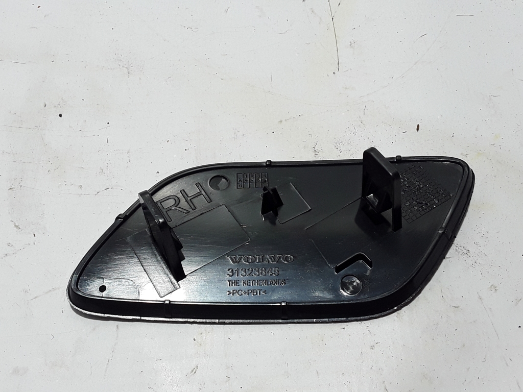 VOLVO V60 1 generation (2010-2020) Right Side Headlight Washer Cover Cap 39820330 22388891