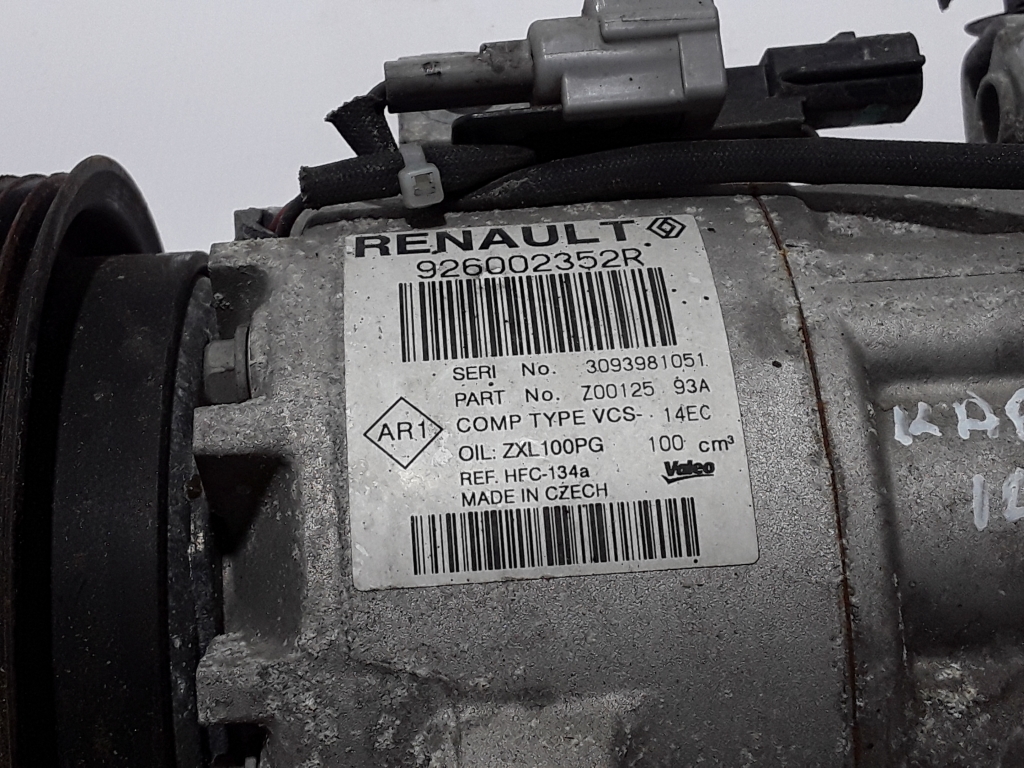 Used RENAULT Captur Air conditioner compressor 926002352R