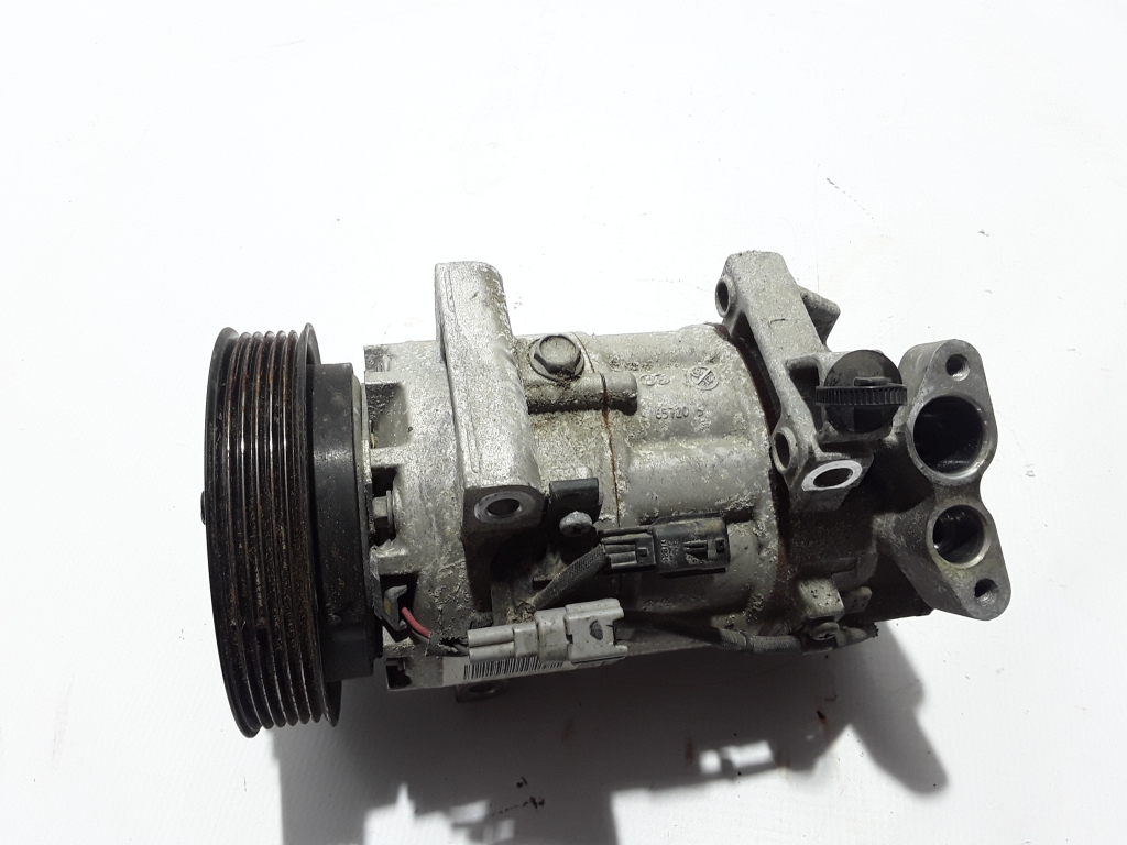 Used RENAULT Captur Air conditioner compressor 926002352R