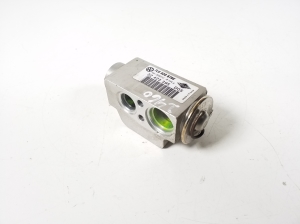   Air conditioner hose valve 