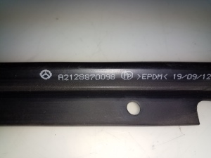Motora pārsega cita detaļa - A2128870098