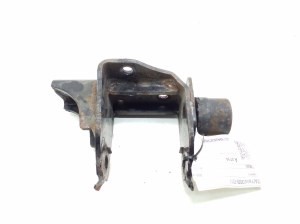   Engine holder 