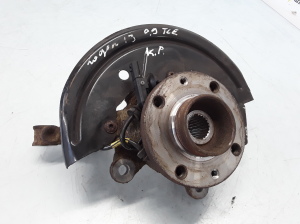 Front wheel hub