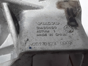  Engine holder 