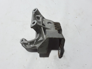  Engine holder 